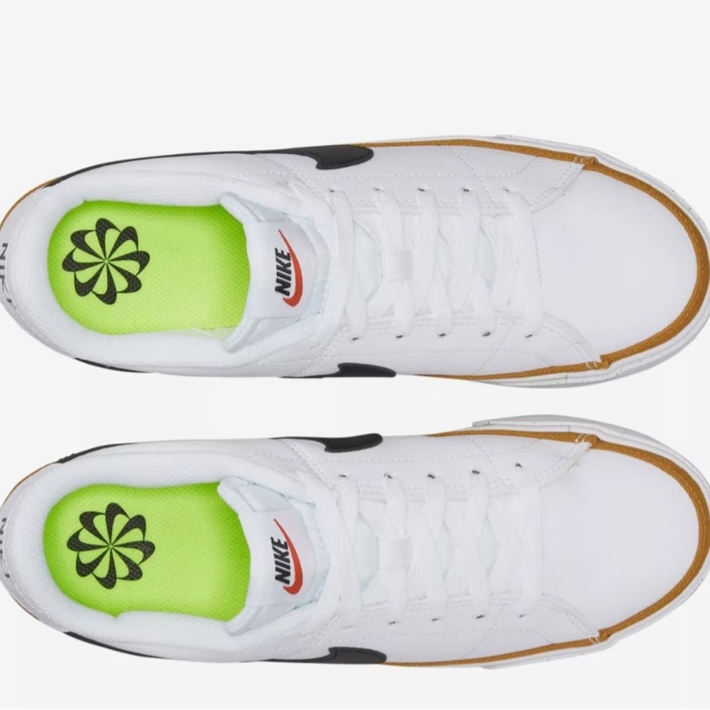 Nike White and Green Sneakers